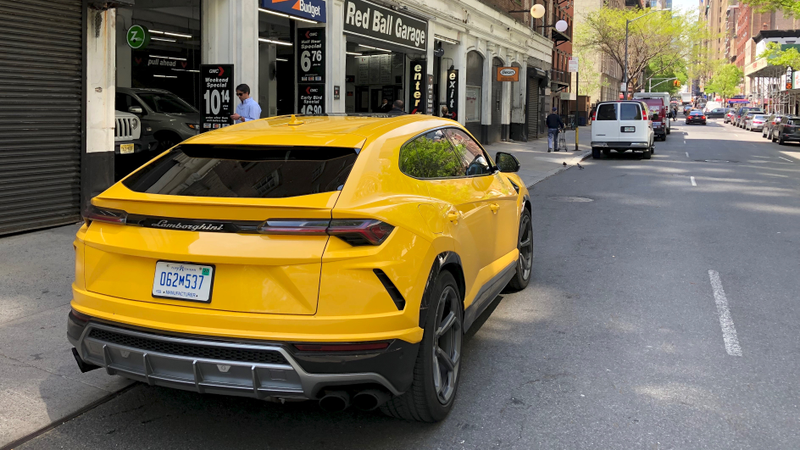 Illustration for article titled What It's Like to Use a 641 HP Lamborghini Urus as an Actual Family Car
